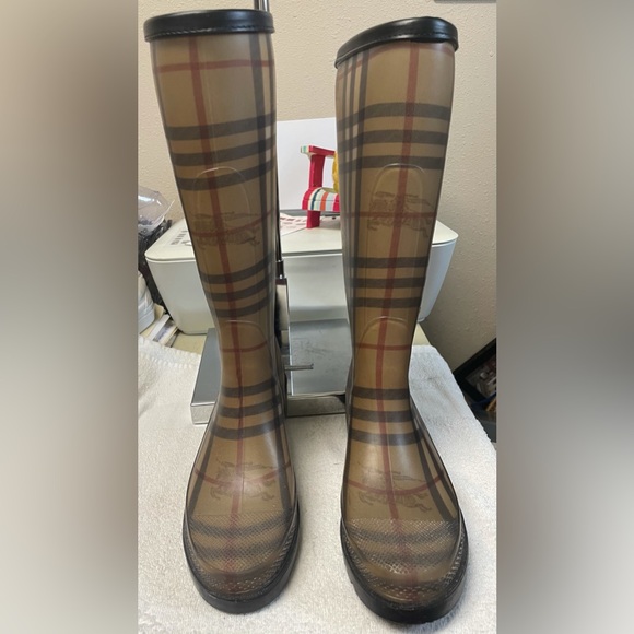 Burberry Haymaker Novacheck - Picture 1 of 8